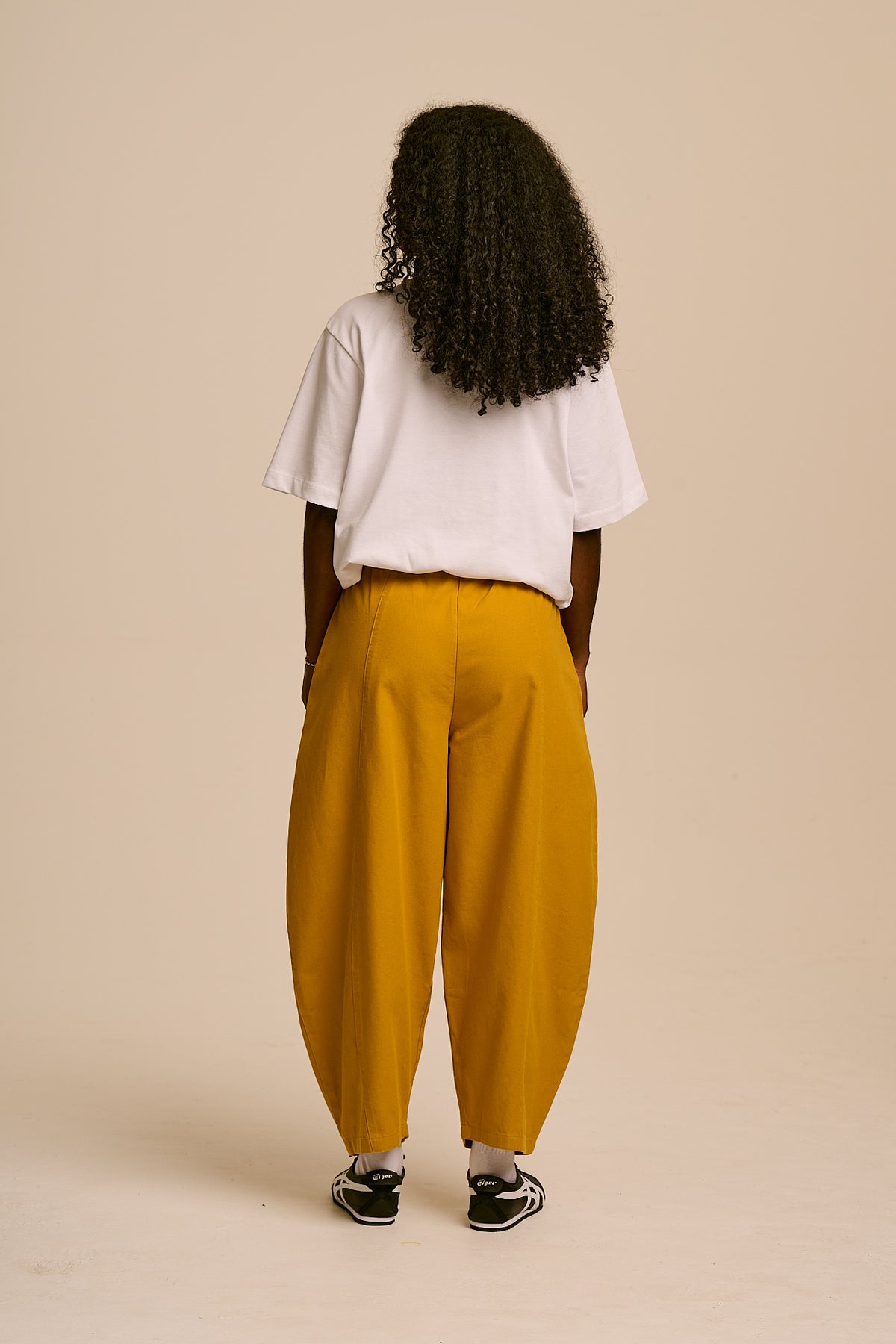Obregon - Barrel Leg Trousers Organic Cotton in Mustard
