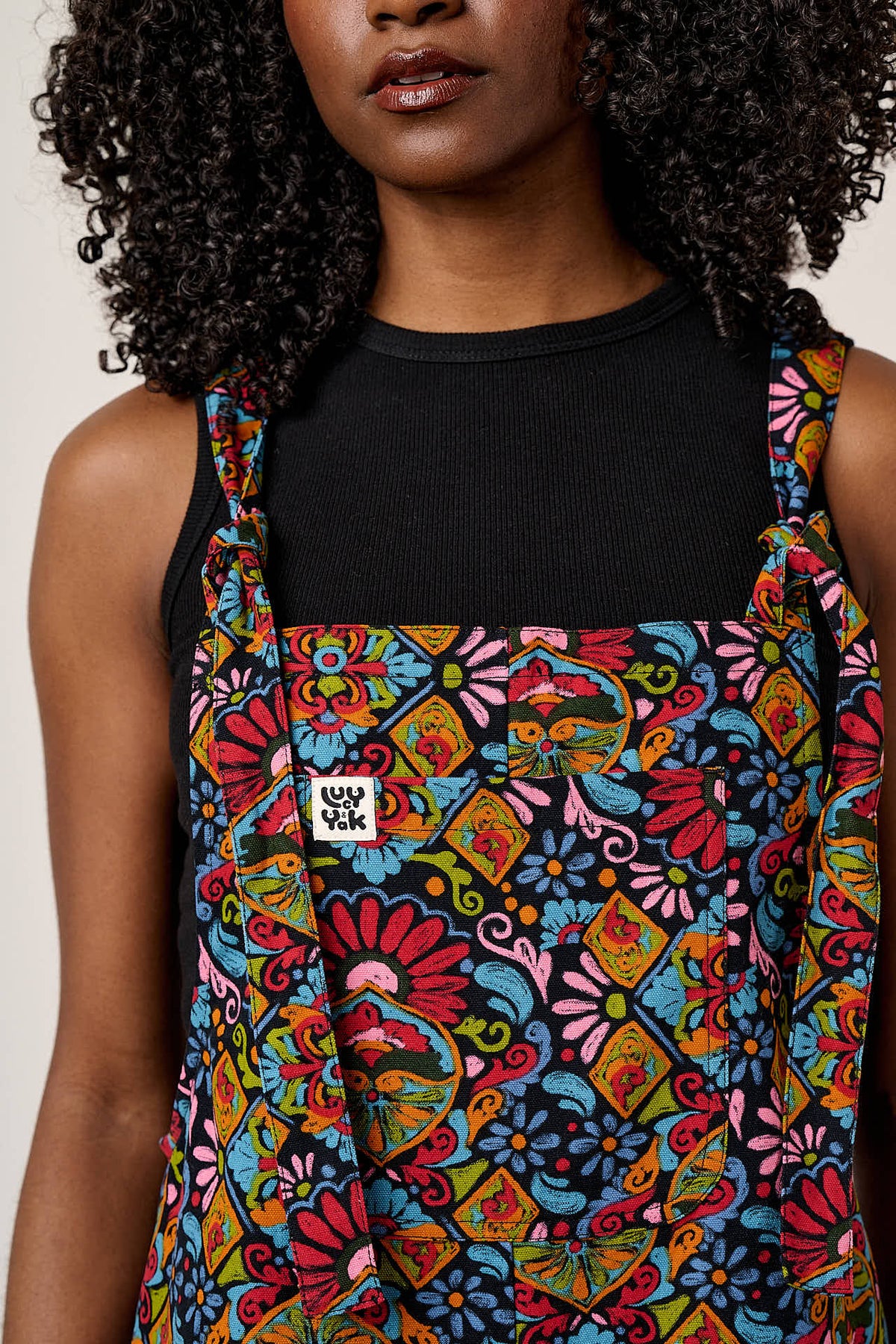 Original - Mid-Thigh Dungaree Shorts Organic Cotton Matty in Artisan Print
