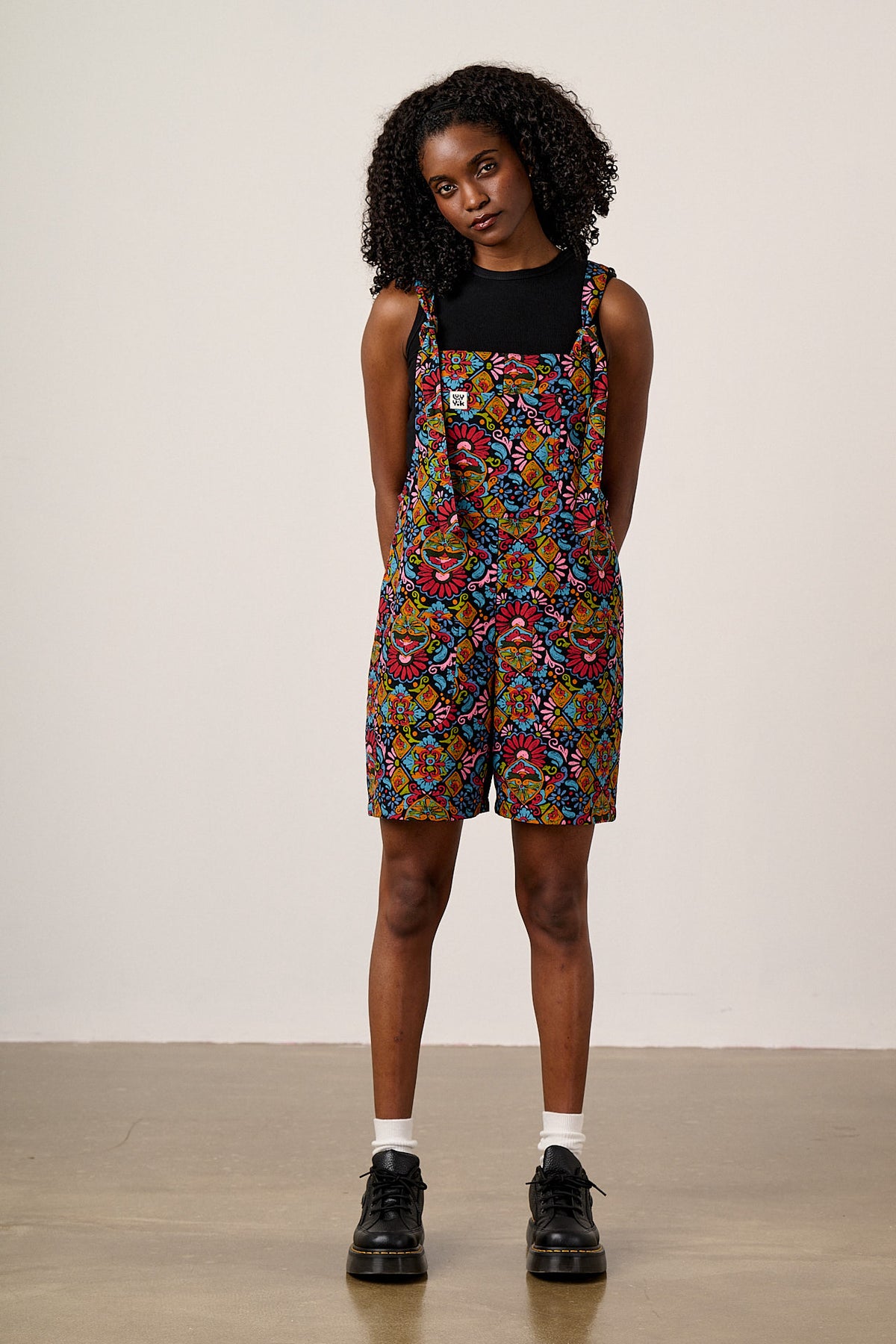 Original - Mid-Thigh Dungaree Shorts Organic Cotton Matty in Artisan Print