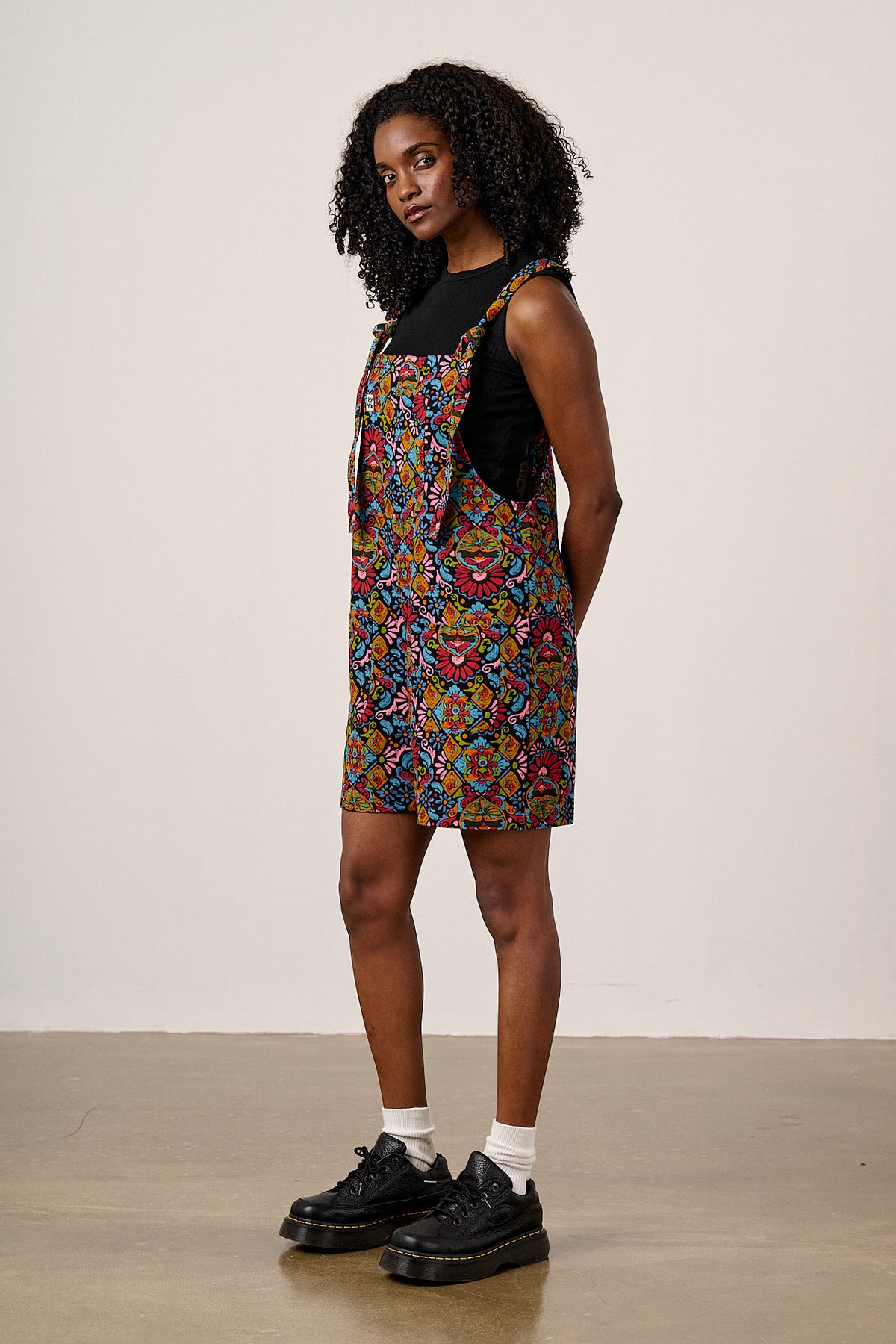 Original - Mid-Thigh Dungaree Shorts Organic Cotton Matty in Artisan Print