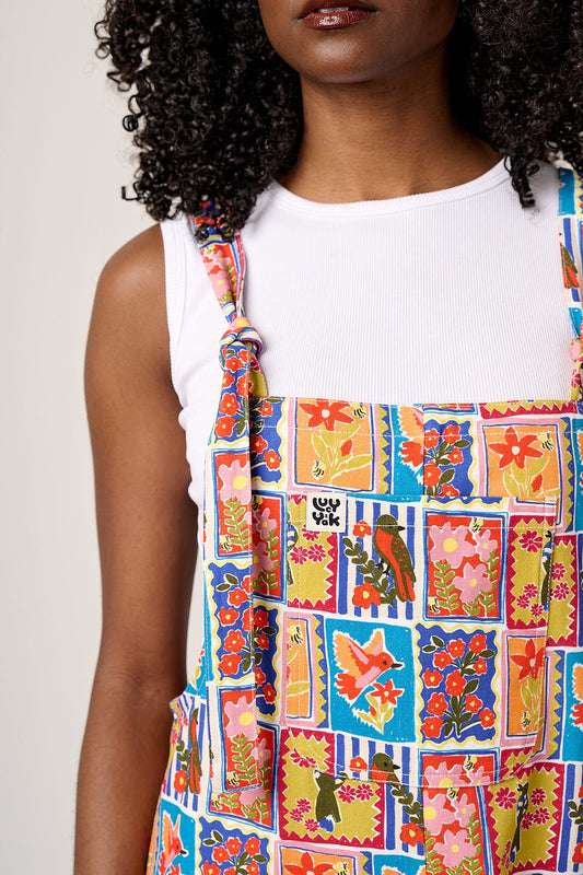 Original - Mid-Thigh Dungaree Shorts Organic Cotton Matty in Birds & Flowers Square Tile