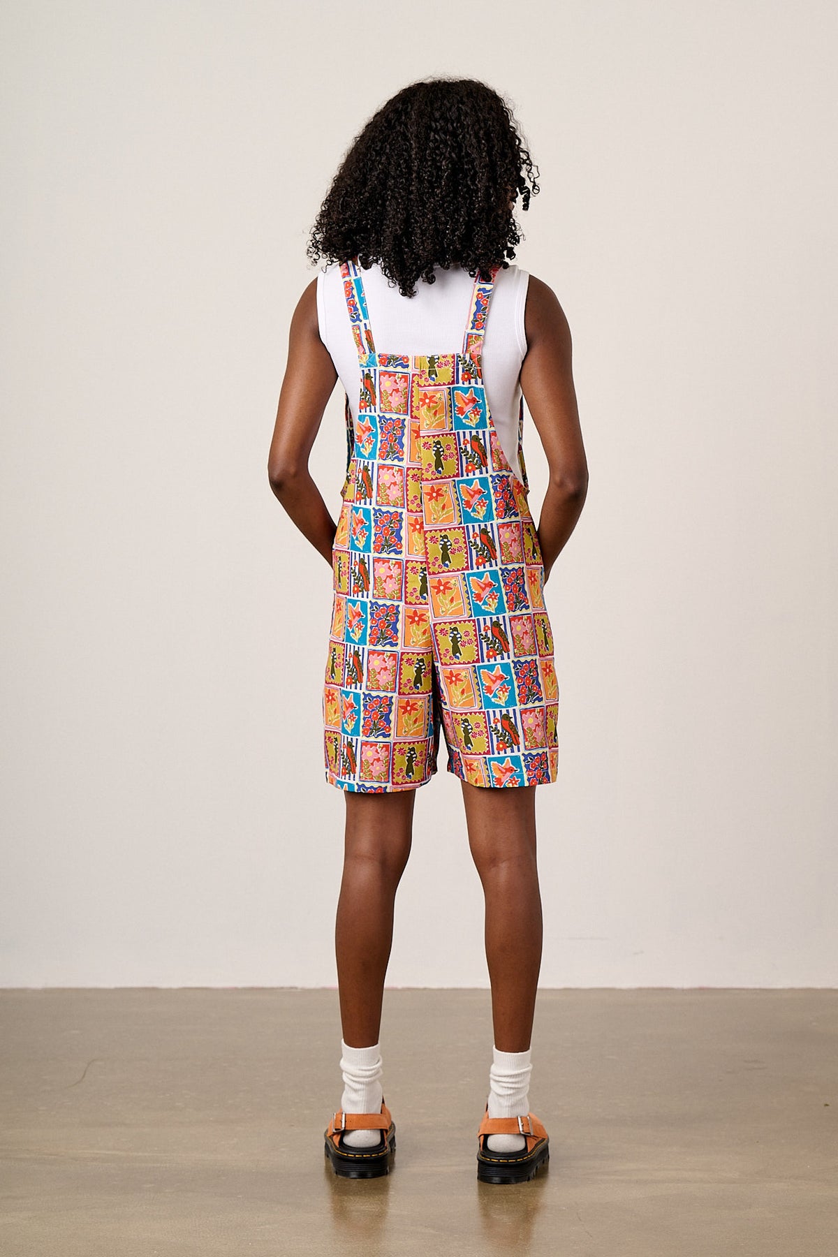 Original - Mid-Thigh Dungaree Shorts Organic Cotton Matty in Birds & Flowers Square Tile