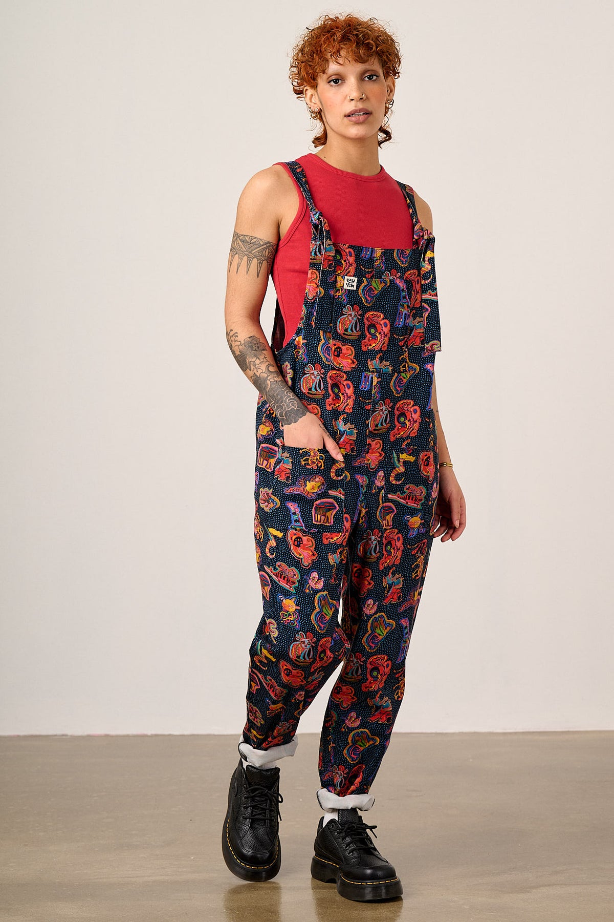 L.E Original - Straight Leg Dungarees Organic Cotton in Black Arthouse & Yak