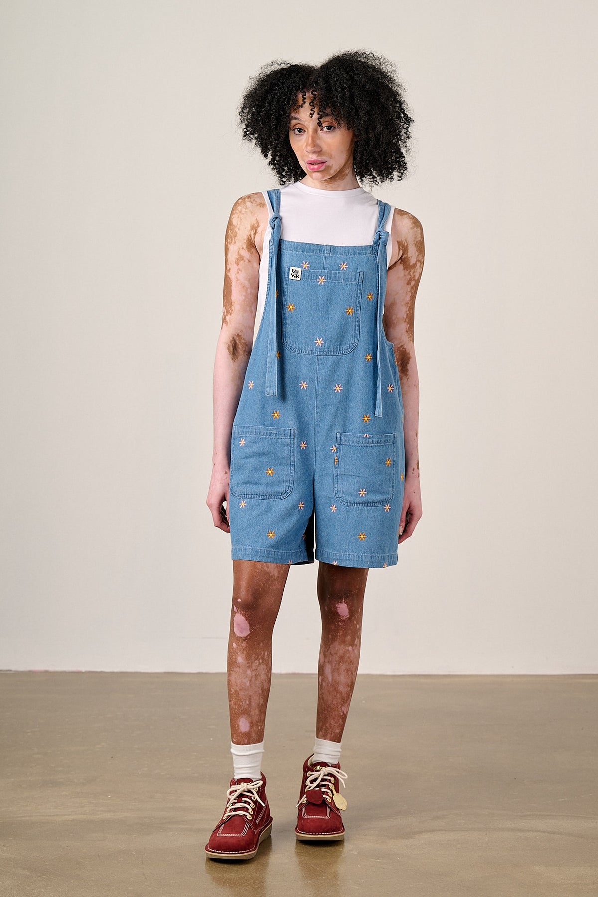 IMPERFECT Original Shorts - Cotton Dungarees Shorts in Light Blue with Floral Embroidery