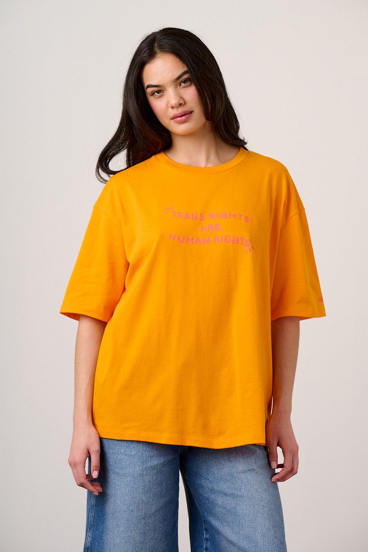 Bee Illustrates Pride 2026 Benny - Oversized T-Shirt Organic Cotton in Orange