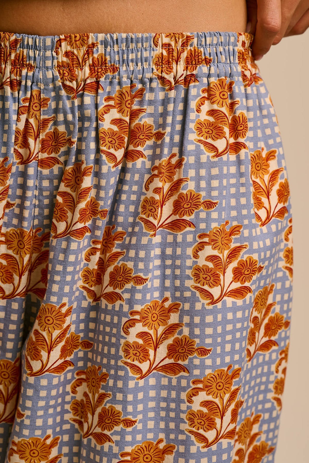 Rumi - Wide Leg Trousers Organic Cotton in Checkered Floral Blooms