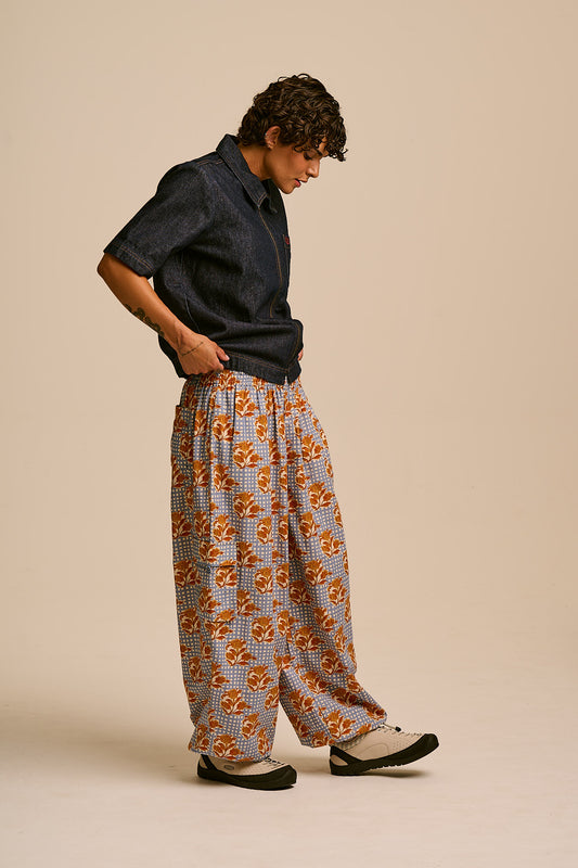 Rumi - Wide Leg Trousers Organic Cotton in Checkered Floral Blooms