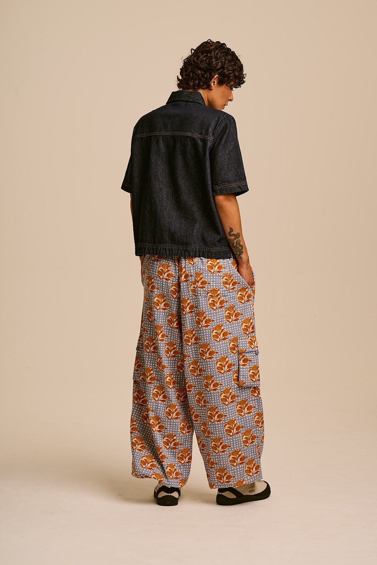 Rumi - Wide Leg Trousers Organic Cotton in Checkered Floral Blooms