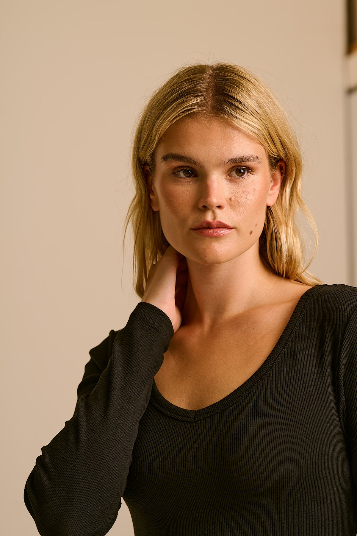 Shay - Long Sleeve V-Neck Top Cotton in Black