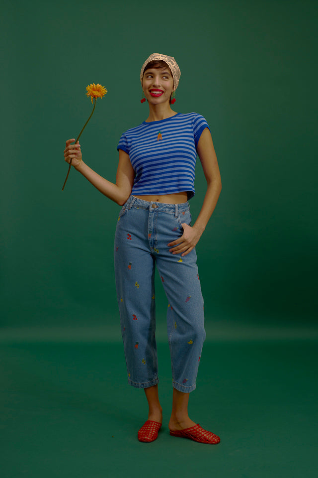 Drew - Cropped Straight Leg Trousers Organic Cotton Denim in Light Wash Veg Embroidery