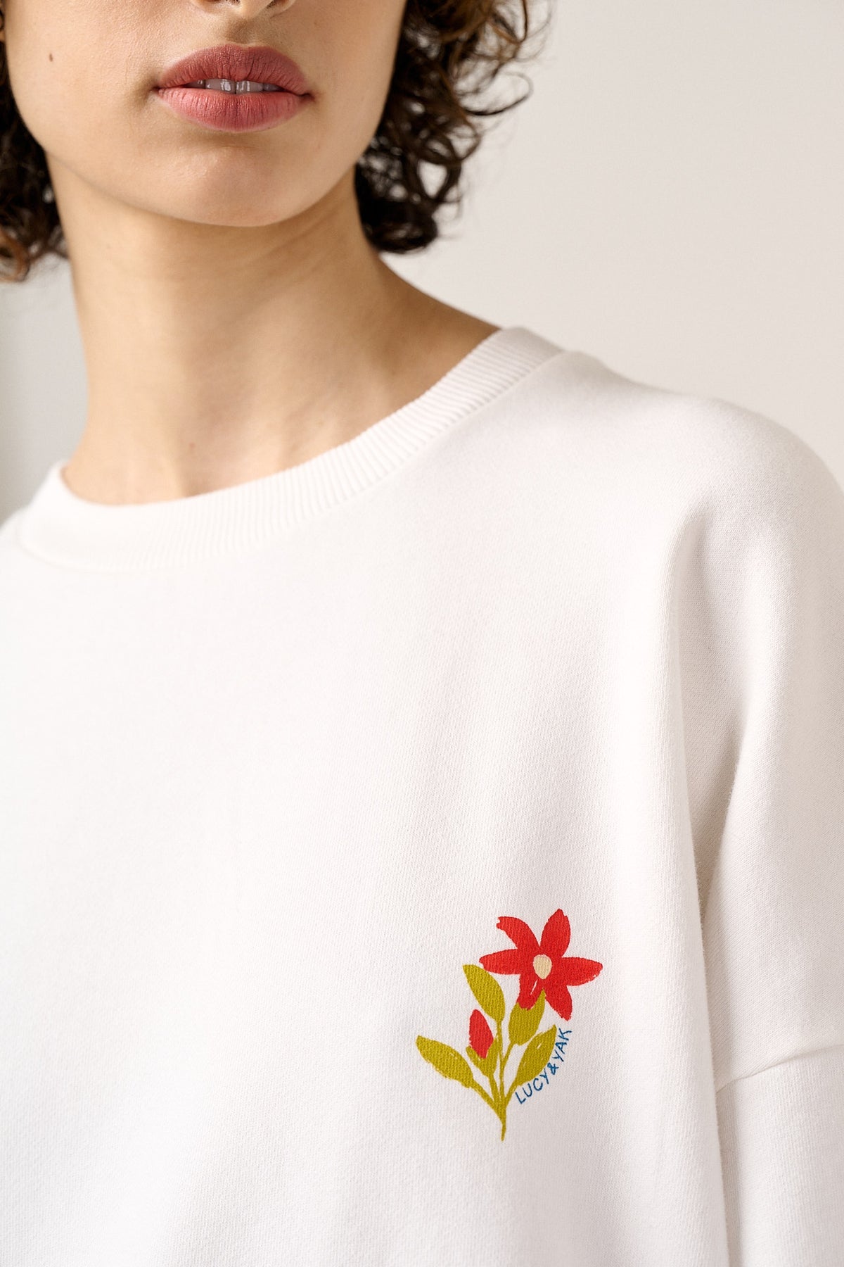 Sutton - Oversized Sweatshirt Organic Cotton in Ecru Birds & Flower Tile