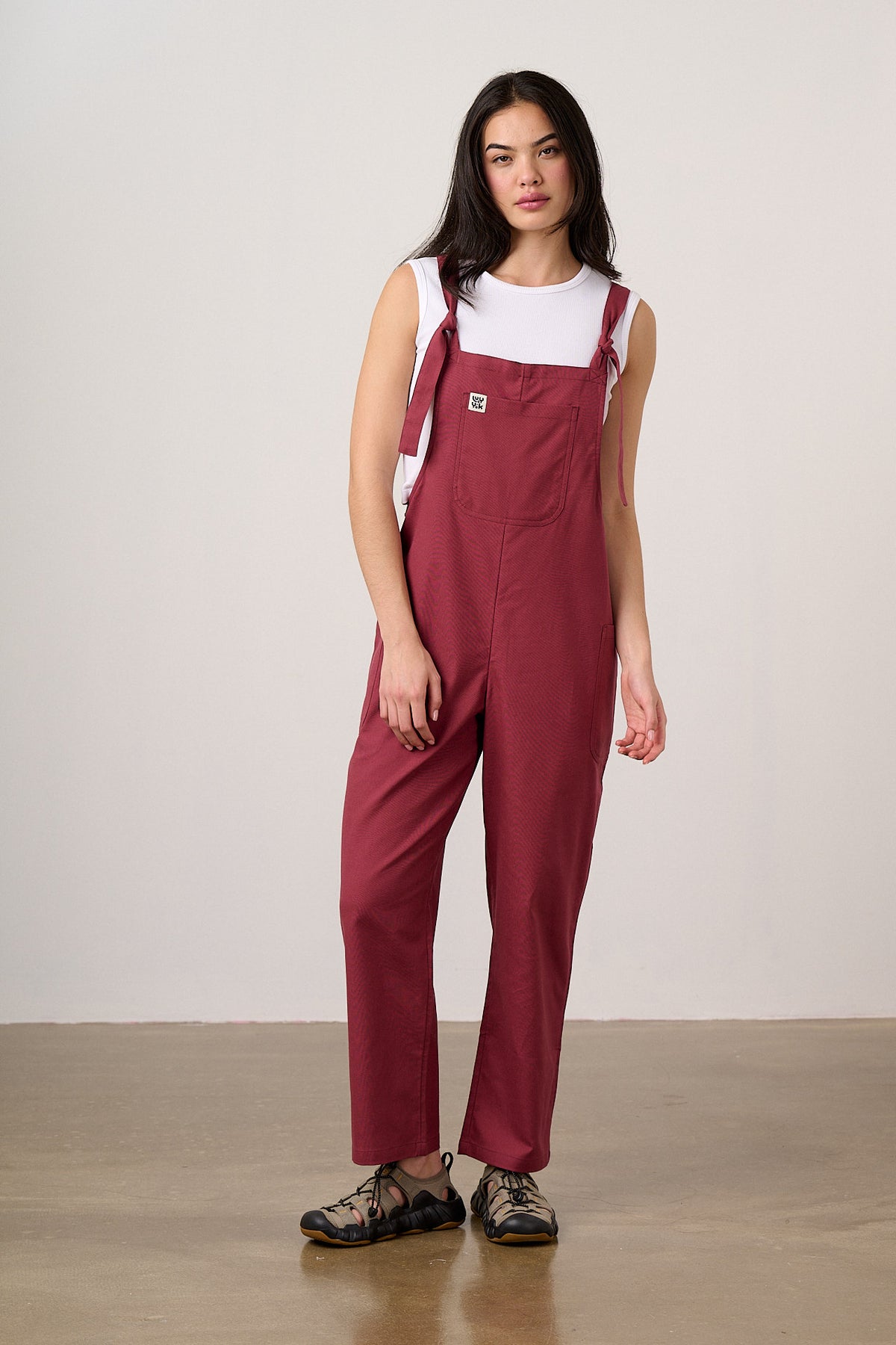 Una - Cropped Straight Leg Dungarees Organic Cotton in Burgundy