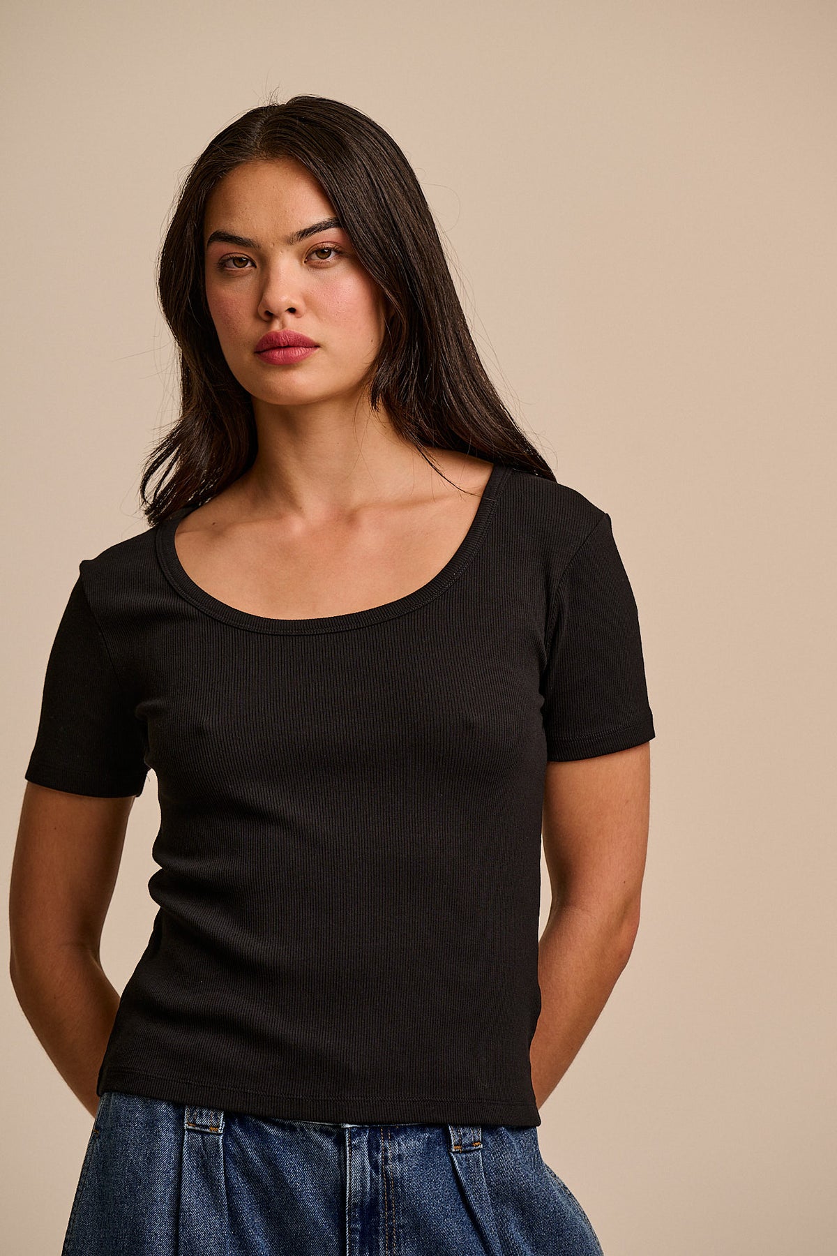 Vita - Scoop Neck T-Shirt Organic Cotton in Black