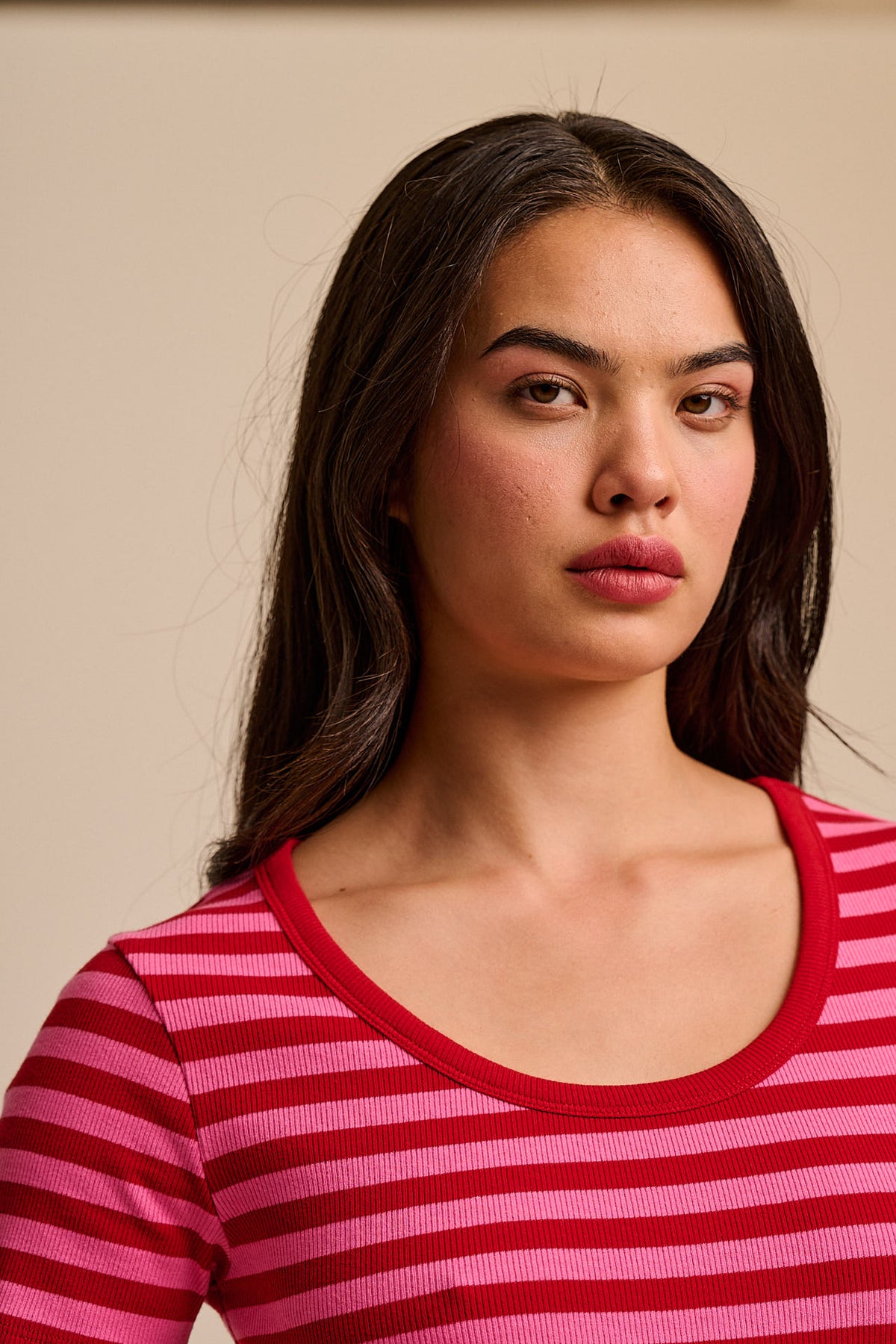 Vita - Scoop Neck T-Shirt Organic Cotton in Red & Pink Stripe