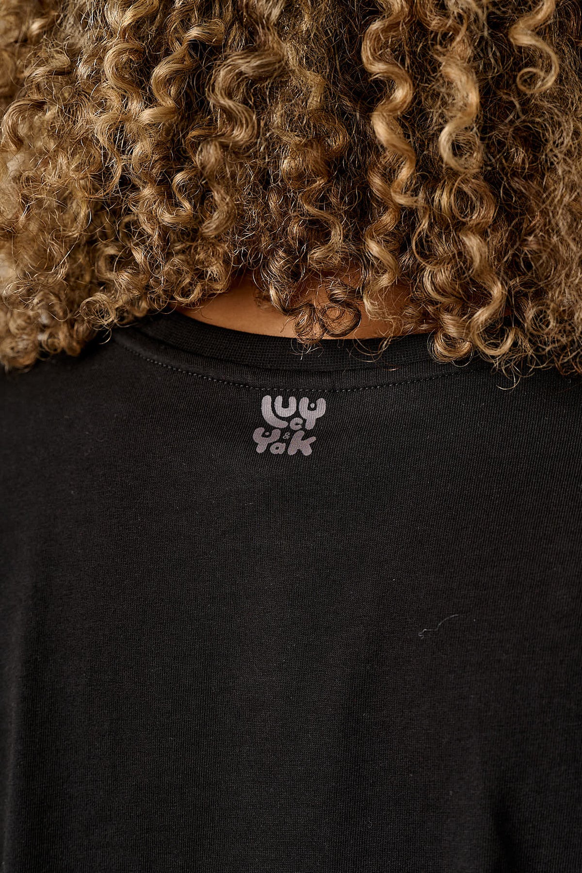 Zayla - Cropped Boxy T-Shirt Organic Cotton in Black