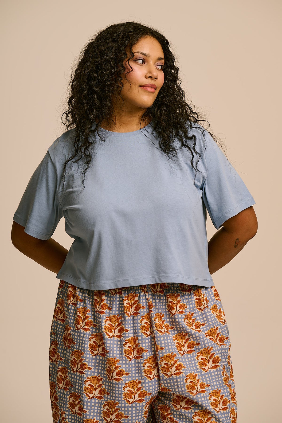 Zayla - Cropped Boxy T-Shirt Organic Cotton in Dusky Blue
